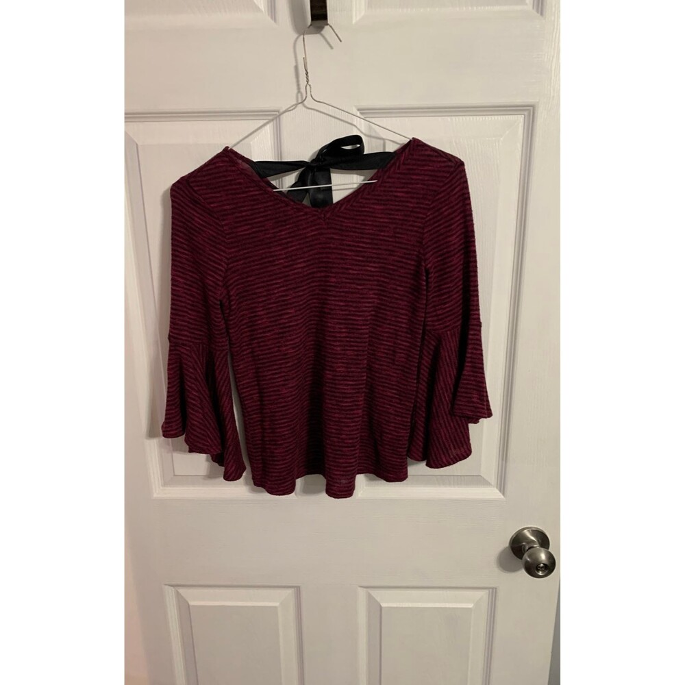 i.n. girl Top. Size M (10-12).